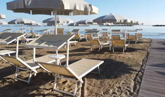 Luglio in relax nella nostra SPIAGGIA PRIVATA ☀️